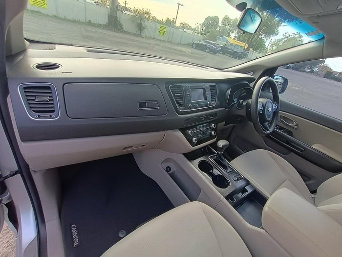 2017 Kia Carnival S