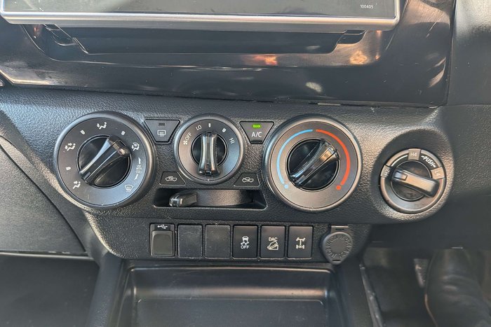 2020 Toyota Hilux SR