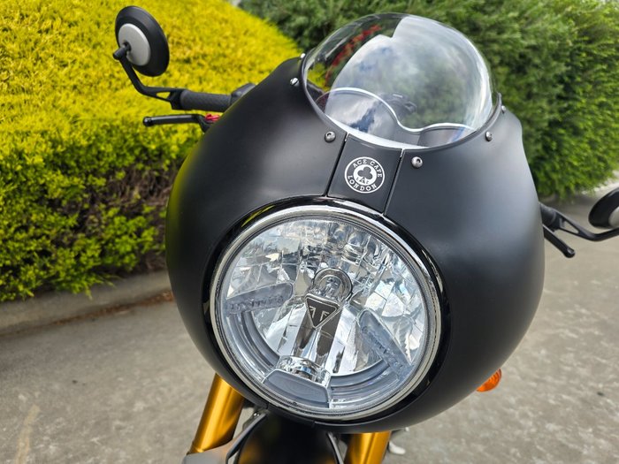 2017 Triumph THRUXTON R Black