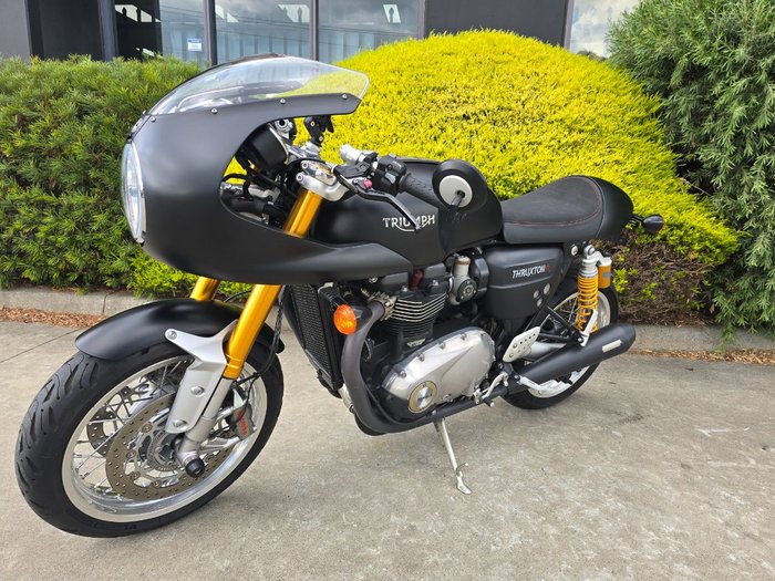 2017 Triumph THRUXTON R Black