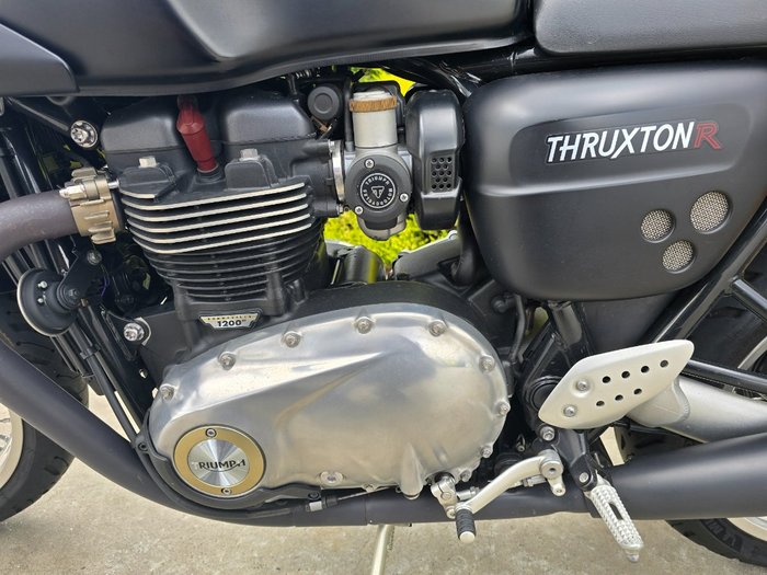 2017 Triumph THRUXTON R Black