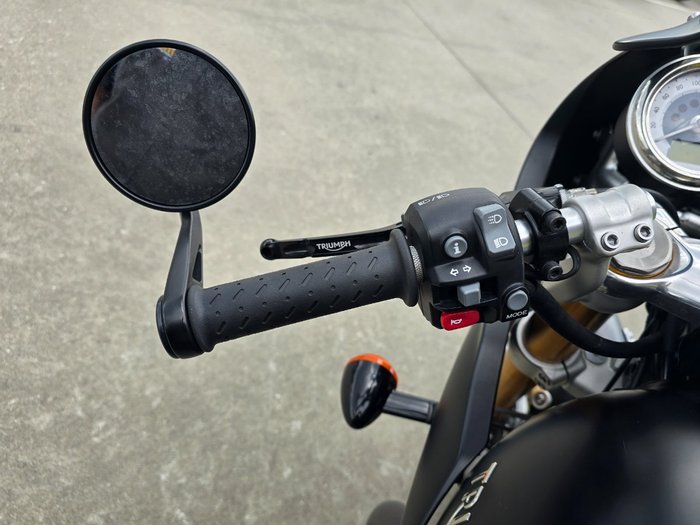 2017 Triumph THRUXTON R Black