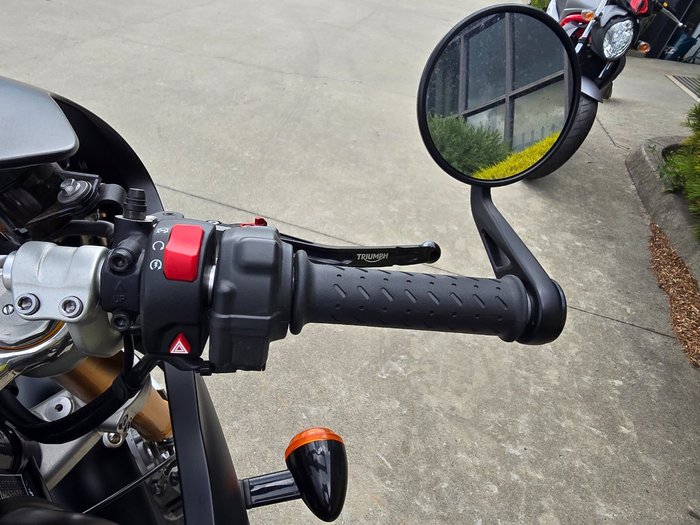 2017 Triumph THRUXTON R Black