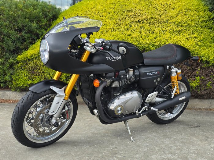 2017 Triumph THRUXTON R Black