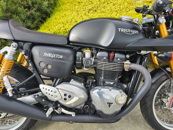 2017 Triumph THRUXTON R Black
