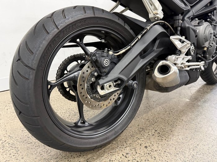 2017 Triumph STREET TRIPLE S 660 LAMS Red