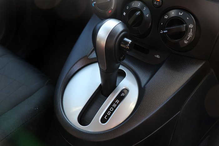 2013 Mazda 2 Neo Sport