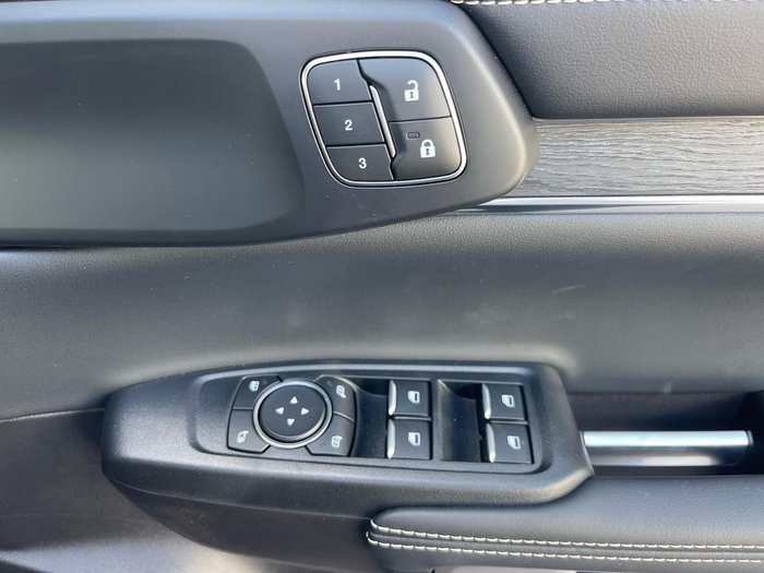 2025 Ford Everest Platinum