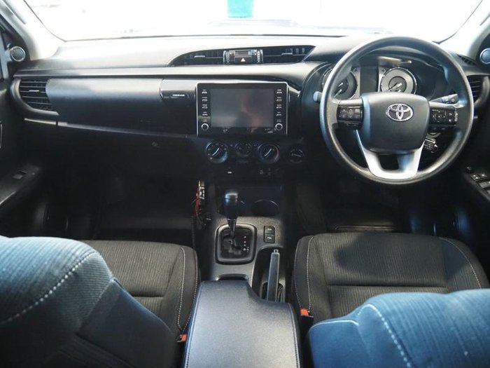 2022 Toyota Hilux SR