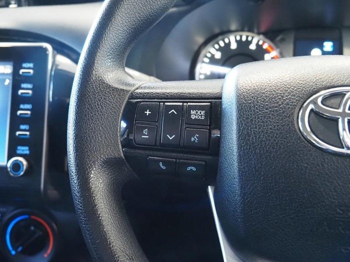 2022 Toyota Hilux SR