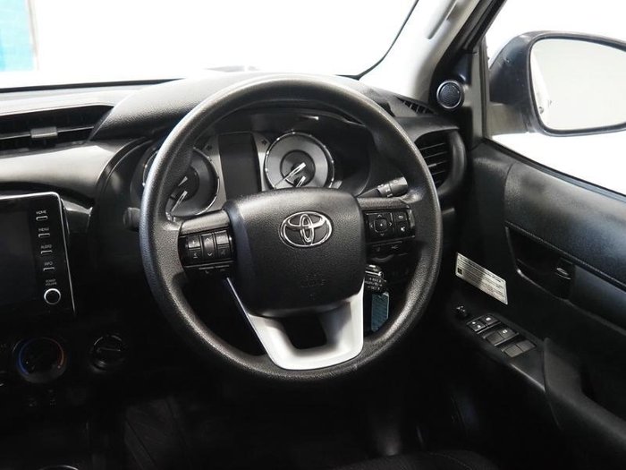 2022 Toyota Hilux SR