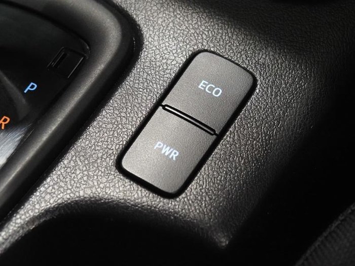 2022 Toyota Hilux SR