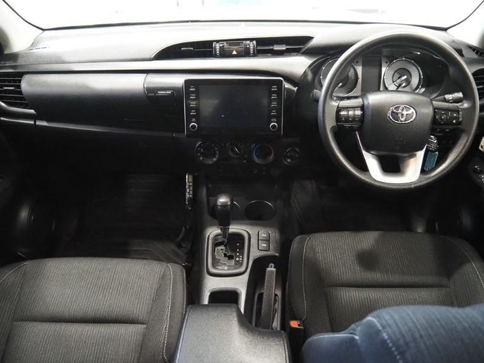 2022 Toyota Hilux SR