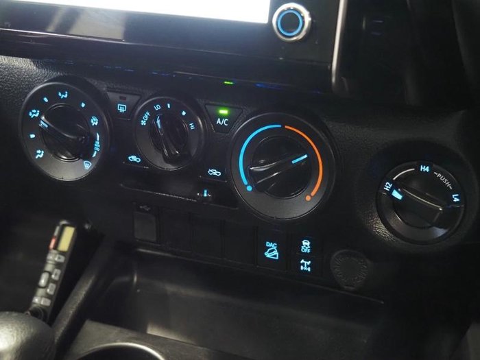 2022 Toyota Hilux SR