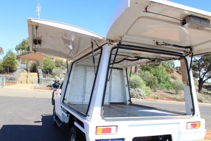 2019 Toyota Hilux SR