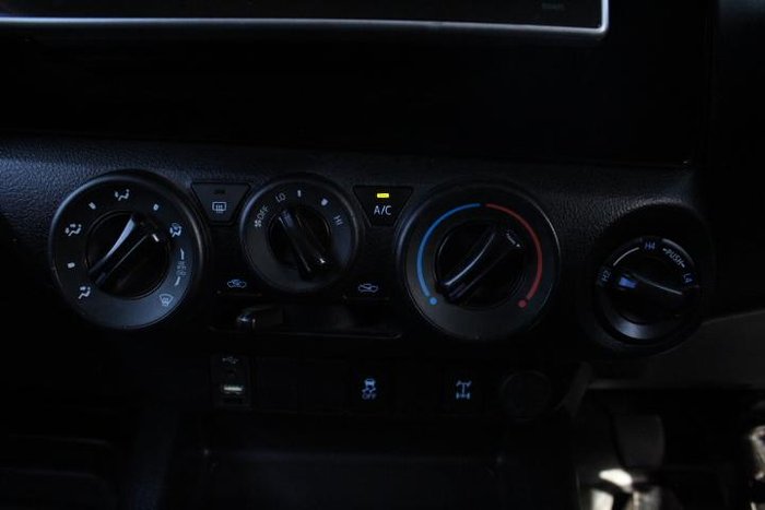 2019 Toyota Hilux SR