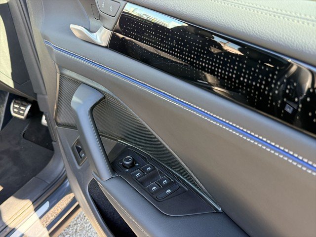 2025 Volkswagen TIGUAN R-LINE