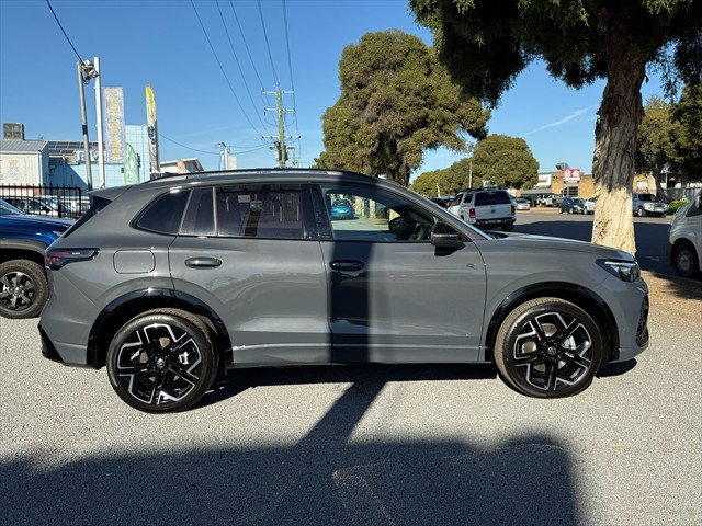 2025 Volkswagen TIGUAN R-LINE