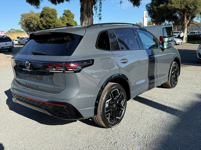 2025 Volkswagen TIGUAN R-LINE