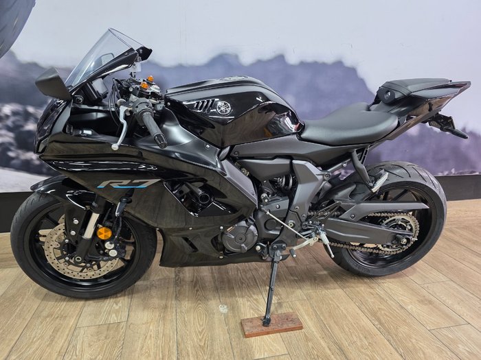 2023 Yamaha YZF-R7LA Black