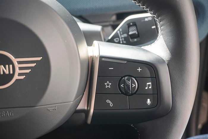 2025 MINI Aceman SE Favoured