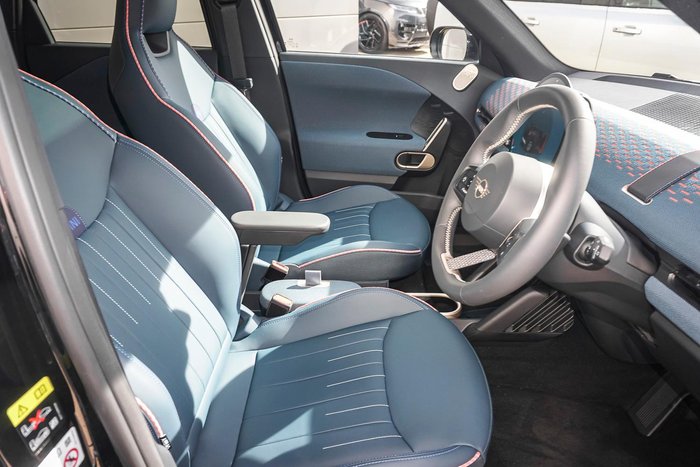 2025 MINI Aceman SE Favoured