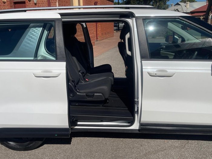 2024 Kia Carnival S