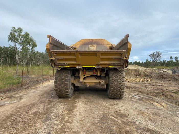 2015 CAT 740C Ej 6X6 Art. Dump Trucks