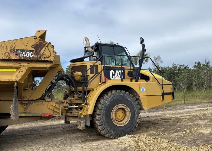 2015 CAT 740C Ej 6X6 Art. Dump Trucks