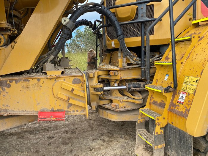 2015 CAT 740C Ej 6X6 Art. Dump Trucks