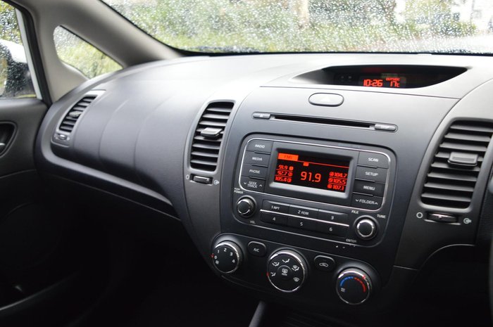 2013 Kia Cerato S YD Clear White