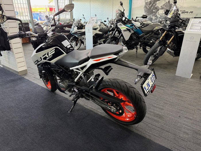 2021 KTM 200 Duke Duke White