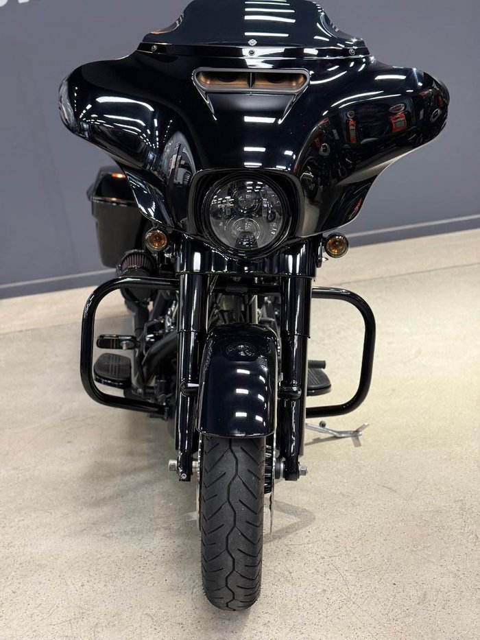 2018 Harley-Davidson Street Glide Special 114 (FLHXS) Touring Black