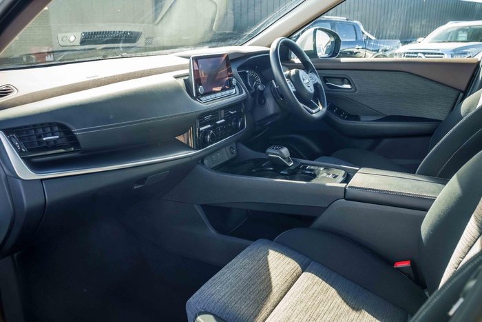 2025 Nissan X-TRAIL ST