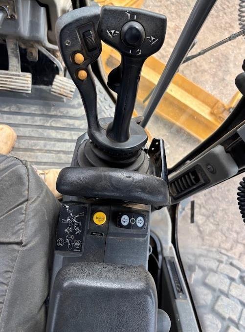 2017 Caterpillar 12M