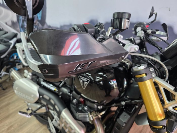 2024 Triumph SCRAMBLER 1200 XE Black