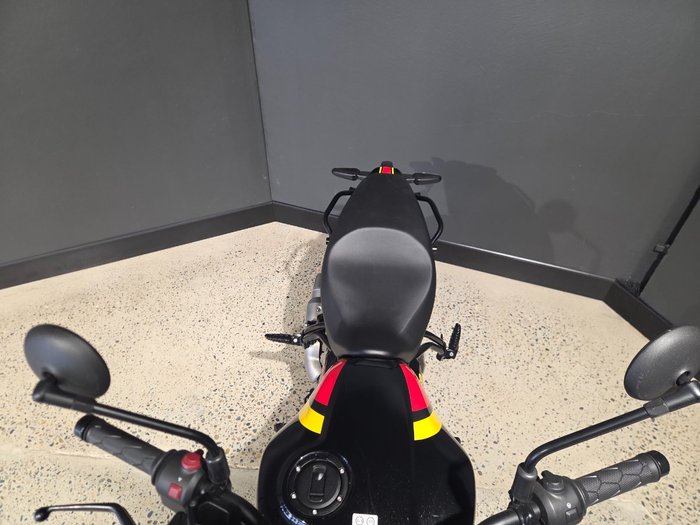 2025 Royal Enfield GUERILLA 450 BLACK