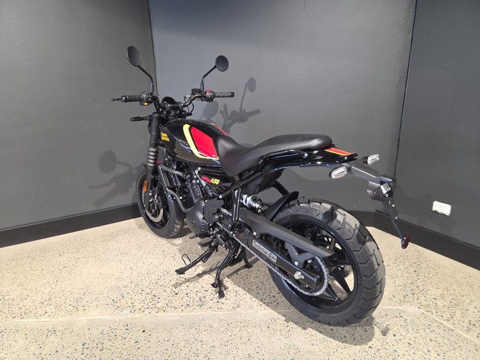 2025 Royal Enfield GUERILLA 450 BLACK