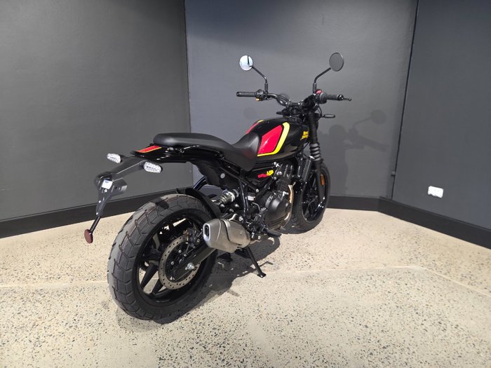 2025 Royal Enfield GUERILLA 450 BLACK