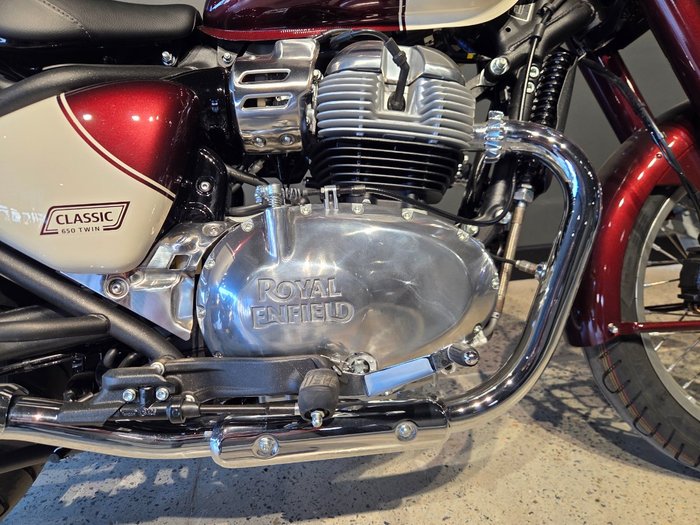 2025 Royal Enfield CLASSIC 650 RED