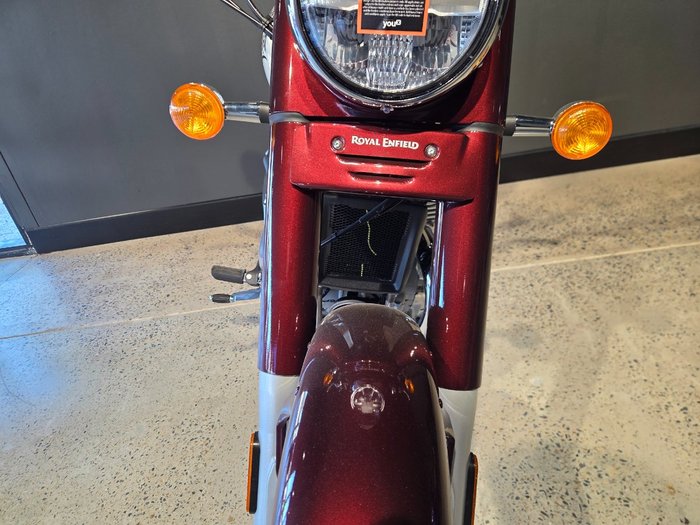 2025 Royal Enfield CLASSIC 650 RED