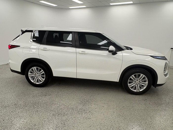 2021 Mitsubishi Outlander ES ZM MY22 AWD White