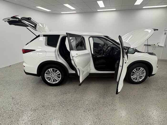 2021 Mitsubishi Outlander ES ZM MY22 AWD White