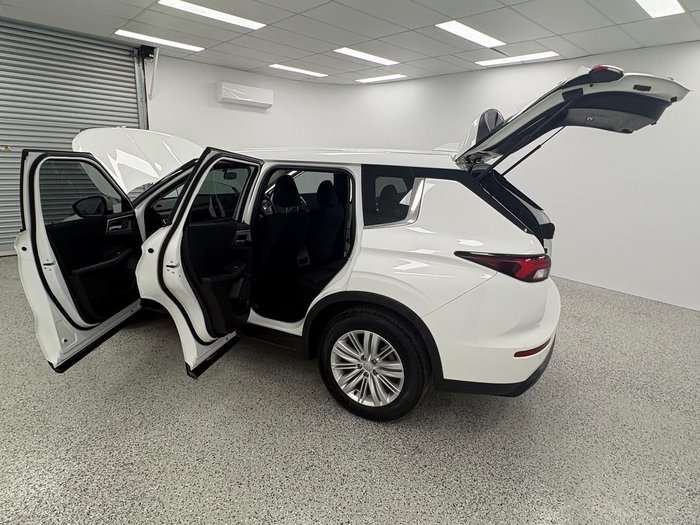 2021 Mitsubishi Outlander ES ZM MY22 AWD White