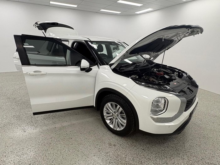 2021 Mitsubishi Outlander ES ZM MY22 AWD White