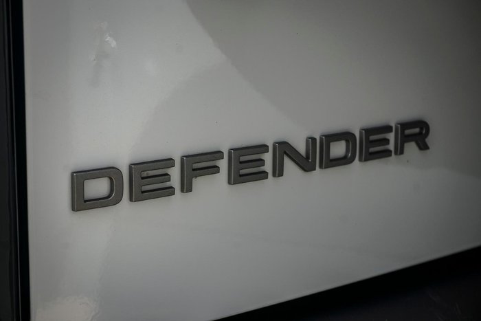 2025 Land Rover Defender 130 D350 X-Dynamic SE