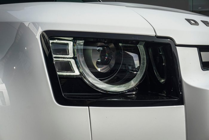 2025 Land Rover Defender 130 D350 X-Dynamic SE