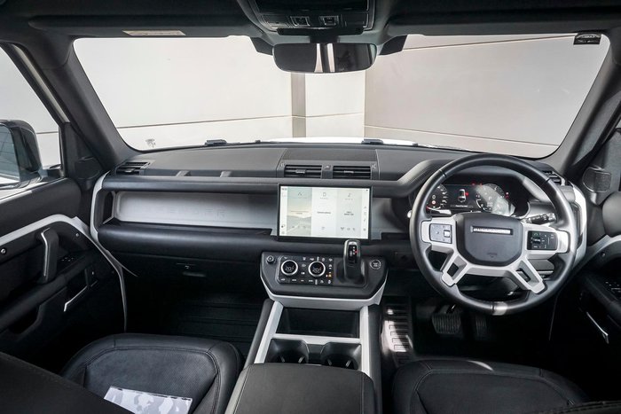 2025 Land Rover Defender 130 D350 X-Dynamic SE