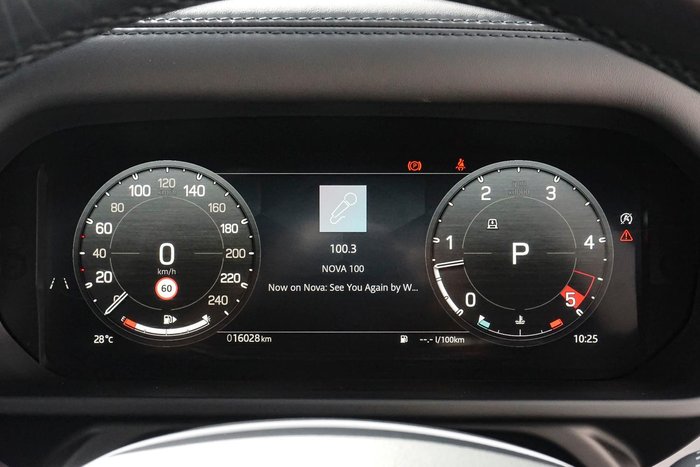 2025 Land Rover Defender 130 D350 X-Dynamic SE
