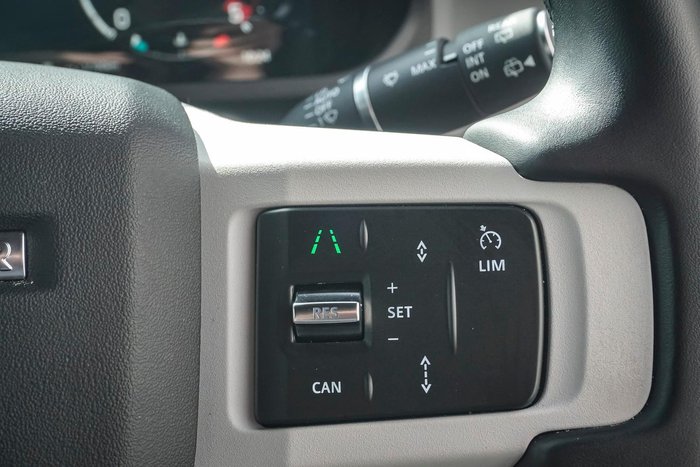 2025 Land Rover Defender 130 D350 X-Dynamic SE
